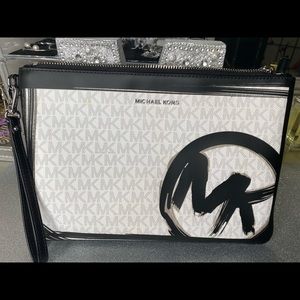 Michael Kira  large-brushstroke-logo-zip-pouch